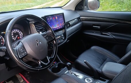 Mitsubishi Outlander III рестайлинг 3, 2015 год, 2 200 000 рублей, 2 фотография