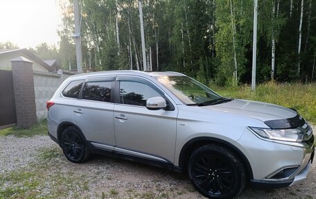 Mitsubishi Outlander III рестайлинг 3, 2015 год, 2 200 000 рублей, 8 фотография