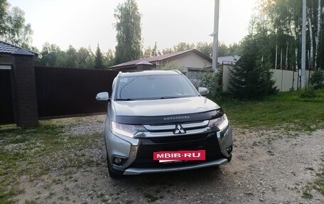 Mitsubishi Outlander III рестайлинг 3, 2015 год, 2 200 000 рублей, 9 фотография