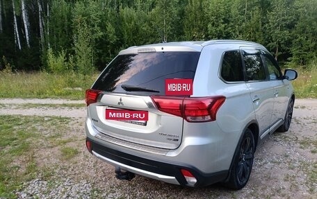 Mitsubishi Outlander III рестайлинг 3, 2015 год, 2 200 000 рублей, 5 фотография