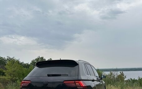 Volkswagen Tiguan II, 2019 год, 2 200 000 рублей, 2 фотография