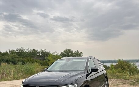 Volkswagen Tiguan II, 2019 год, 2 200 000 рублей, 3 фотография