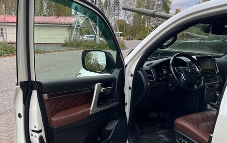 Toyota Land Cruiser 200, 2016 год, 7 000 000 рублей, 19 фотография