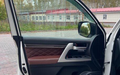 Toyota Land Cruiser 200, 2016 год, 7 000 000 рублей, 18 фотография