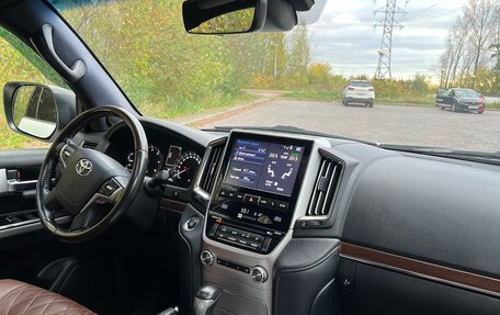 Toyota Land Cruiser 200, 2016 год, 7 000 000 рублей, 21 фотография