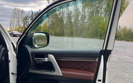 Toyota Land Cruiser 200, 2016 год, 7 000 000 рублей, 26 фотография