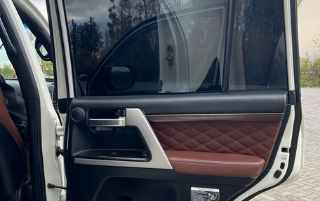 Toyota Land Cruiser 200, 2016 год, 7 000 000 рублей, 27 фотография