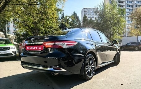 Toyota Camry, 2023 год, 3 300 000 рублей, 2 фотография