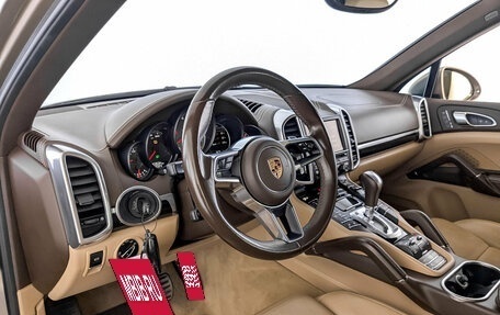 Porsche Cayenne III, 2016 год, 3 995 000 рублей, 16 фотография