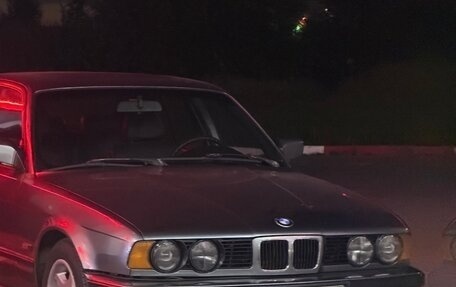 BMW 5 серия, 1988 год, 550 000 рублей, 1 фотография