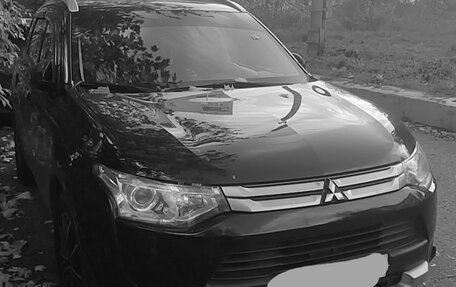 Mitsubishi Outlander III рестайлинг 3, 2014 год, 2 000 000 рублей, 1 фотография
