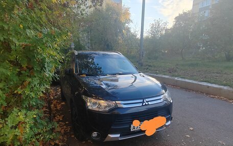 Mitsubishi Outlander III рестайлинг 3, 2014 год, 2 000 000 рублей, 3 фотография