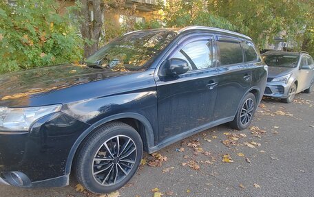 Mitsubishi Outlander III рестайлинг 3, 2014 год, 2 000 000 рублей, 4 фотография