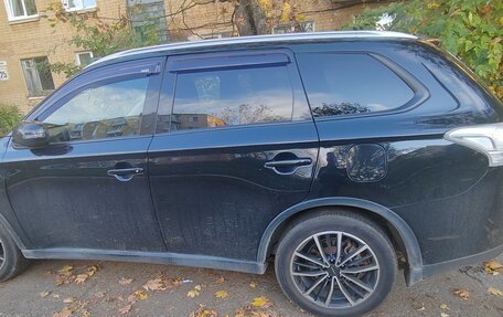 Mitsubishi Outlander III рестайлинг 3, 2014 год, 2 000 000 рублей, 5 фотография