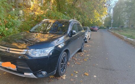 Mitsubishi Outlander III рестайлинг 3, 2014 год, 2 000 000 рублей, 6 фотография