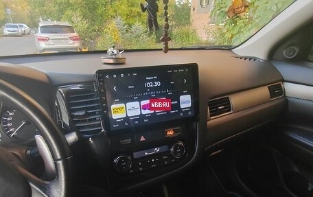 Mitsubishi Outlander III рестайлинг 3, 2014 год, 2 000 000 рублей, 9 фотография