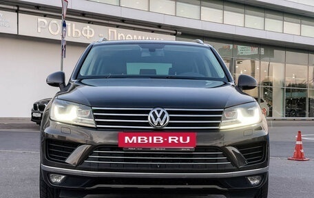 Volkswagen Touareg III, 2015 год, 2 797 000 рублей, 2 фотография
