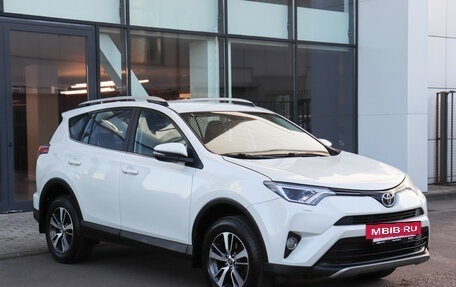 Toyota RAV4, 2017 год, 2 229 000 рублей, 3 фотография