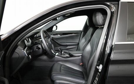 BMW 5 серия, 2018 год, 3 300 000 рублей, 11 фотография
