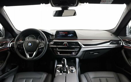 BMW 5 серия, 2018 год, 3 300 000 рублей, 15 фотография