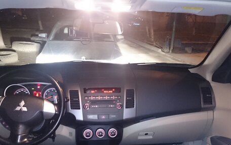 Mitsubishi Outlander III рестайлинг 3, 2008 год, 700 000 рублей, 5 фотография