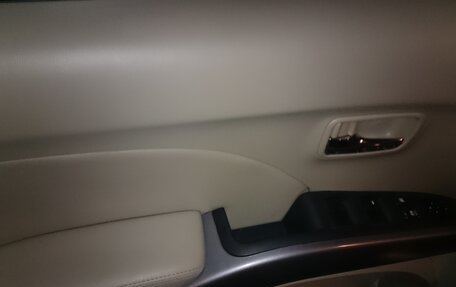 Mitsubishi Outlander III рестайлинг 3, 2008 год, 700 000 рублей, 2 фотография
