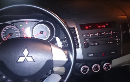 Mitsubishi Outlander III рестайлинг 3, 2008 год, 700 000 рублей, 10 фотография