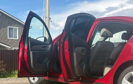 Chevrolet Cruze II, 2010 год, 680 000 рублей, 4 фотография
