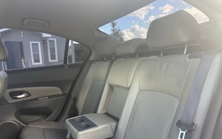 Chevrolet Cruze II, 2010 год, 680 000 рублей, 7 фотография