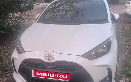 Toyota Yaris, 2021 год, 1 300 000 рублей, 1 фотография
