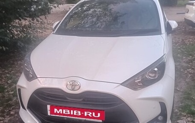 Toyota Yaris, 2021 год, 1 300 000 рублей, 1 фотография