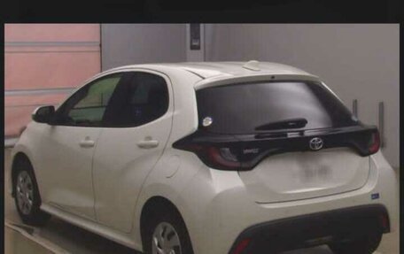 Toyota Yaris, 2021 год, 1 300 000 рублей, 3 фотография
