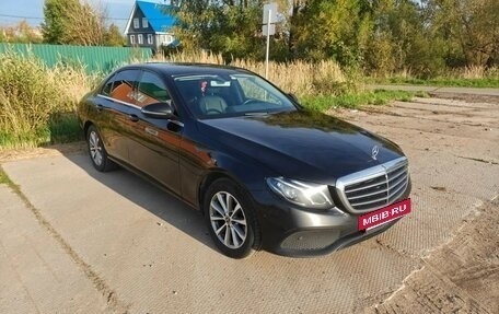 Mercedes-Benz E-Класс, 2019 год, 1 850 000 рублей, 3 фотография