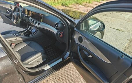 Mercedes-Benz E-Класс, 2019 год, 1 850 000 рублей, 18 фотография