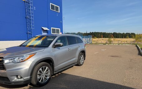 Toyota Highlander III, 2014 год, 2 790 000 рублей, 2 фотография