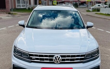 Volkswagen Tiguan II, 2019 год, 2 100 000 рублей, 2 фотография