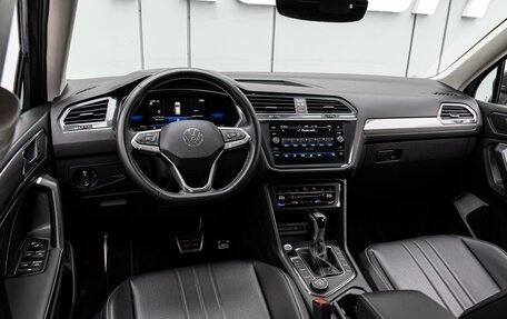 Volkswagen Tiguan II, 2021 год, 3 730 000 рублей, 6 фотография