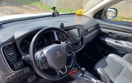 Mitsubishi Outlander III рестайлинг 3, 2015 год, 1 496 000 рублей, 2 фотография
