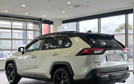 Toyota RAV4, 2020 год, 3 240 000 рублей, 5 фотография