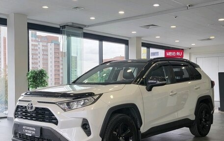 Toyota RAV4, 2020 год, 3 240 000 рублей, 2 фотография