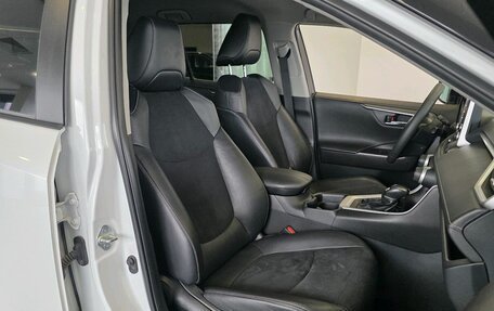 Toyota RAV4, 2020 год, 3 240 000 рублей, 12 фотография
