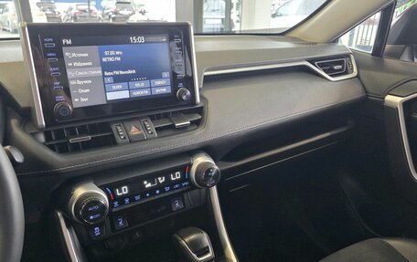 Toyota RAV4, 2020 год, 3 240 000 рублей, 16 фотография