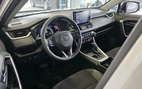Toyota RAV4, 2020 год, 3 240 000 рублей, 14 фотография