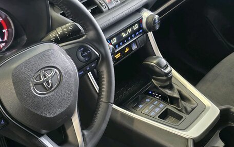 Toyota RAV4, 2020 год, 3 240 000 рублей, 15 фотография