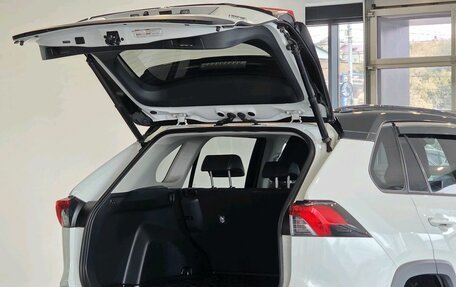 Toyota RAV4, 2020 год, 3 240 000 рублей, 24 фотография
