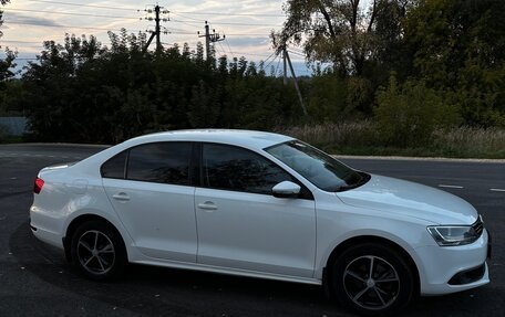 Volkswagen Jetta VI, 2013 год, 1 115 000 рублей, 2 фотография