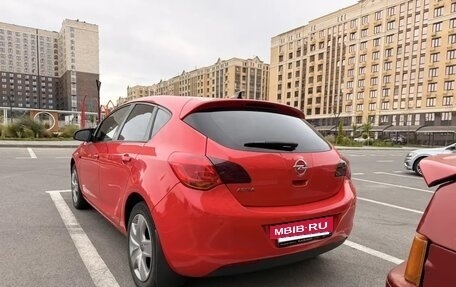 Opel Astra J, 2010 год, 600 000 рублей, 2 фотография