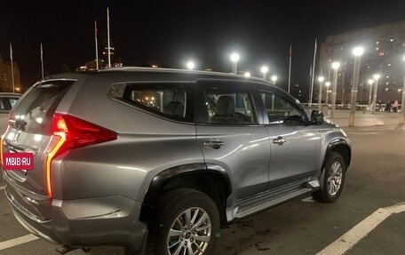 Mitsubishi Pajero Sport III рестайлинг, 2017 год, 3 300 000 рублей, 3 фотография