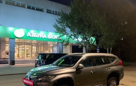 Mitsubishi Pajero Sport III рестайлинг, 2017 год, 3 300 000 рублей, 6 фотография