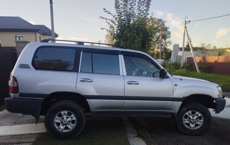 Toyota Land Cruiser 100 рестайлинг 2, 2005 год, 1 500 000 рублей, 2 фотография